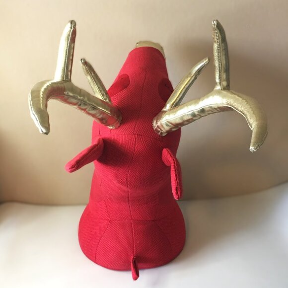 PLUSH RED REINDEER with Gold Antlers WALL DECOR 𐂂 - Picture 5 of 13